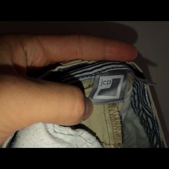 Women’s JC Penny Khaki Shorts - Picture 3 of 3